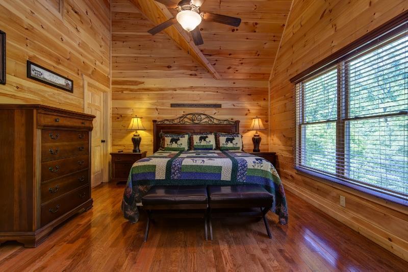 King bedroom suite with mountain views