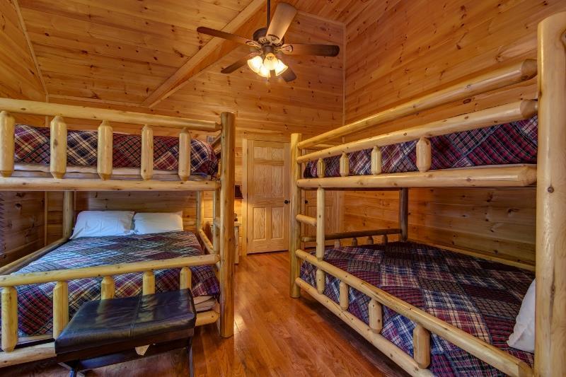 Bunk room, great for kids and teams